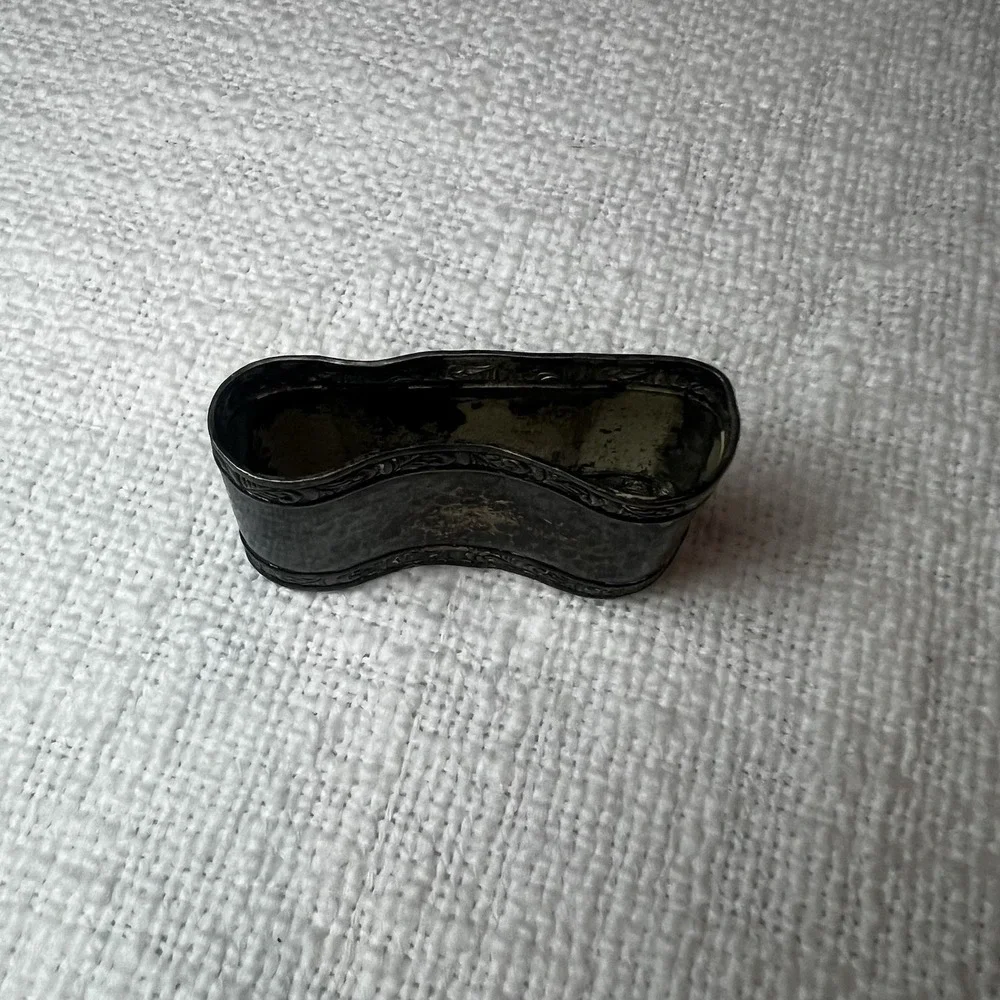 Vintage Silver Patina Hammered Detail‎ Edging Napkin Holder Antique Tablescape
